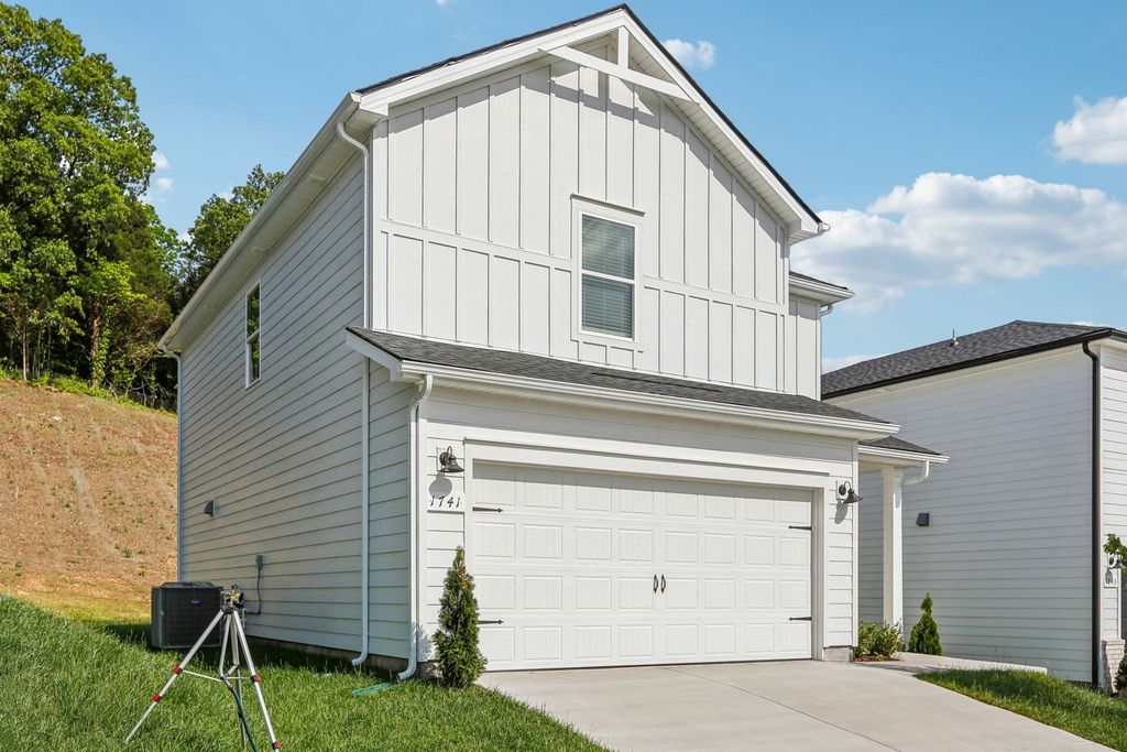 1741 Flora Grv, Hermitage, TN 37076