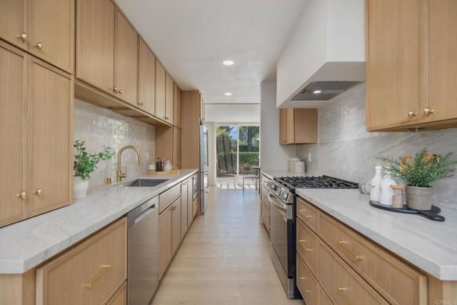 4162 Racquet Club Dr, Huntington Beach, CA 92649