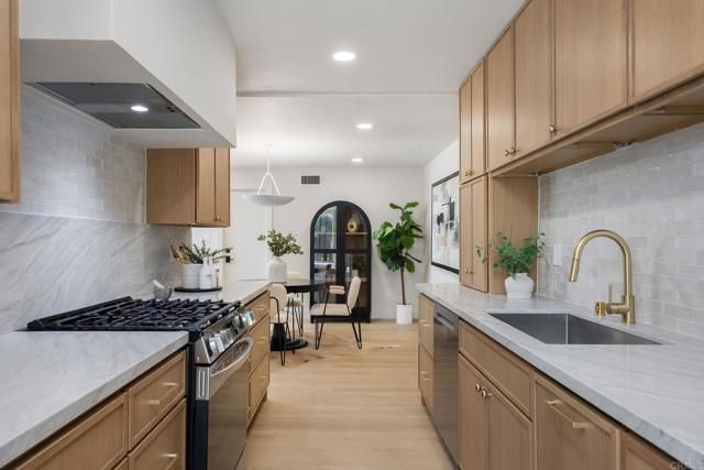 4162 Racquet Club Dr, Huntington Beach, CA 92649