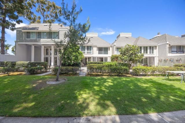 4162 Racquet Club Dr, Huntington Beach, CA 92649