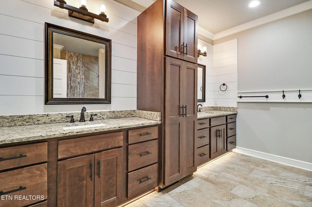 10 King John Lane, Crossville, TN 38558