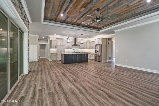 10 King John Lane, Crossville, TN 38558