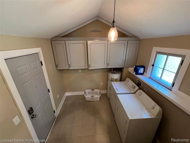 19925 Negaunee, Redford, MI 48240