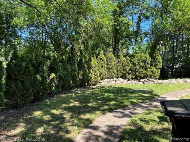 19925 Negaunee, Redford, MI 48240