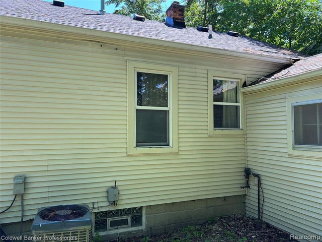 19925 Negaunee, Redford, MI 48240