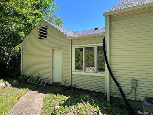 19925 Negaunee, Redford, MI 48240