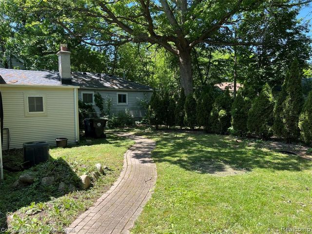 19925 Negaunee, Redford, MI 48240