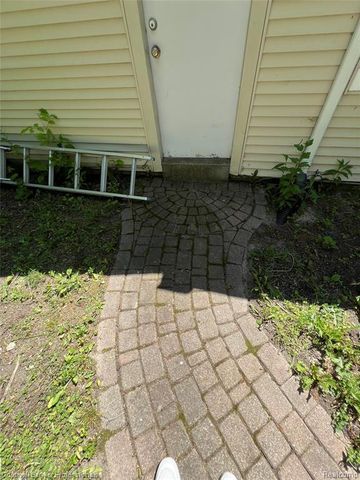 19925 Negaunee, Redford, MI 48240
