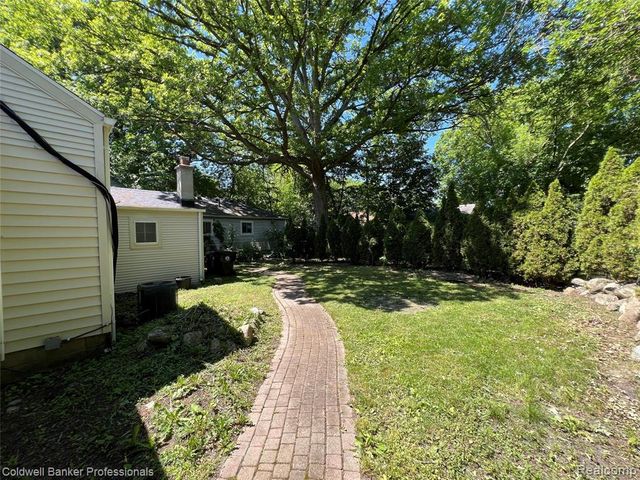 19925 Negaunee, Redford, MI 48240
