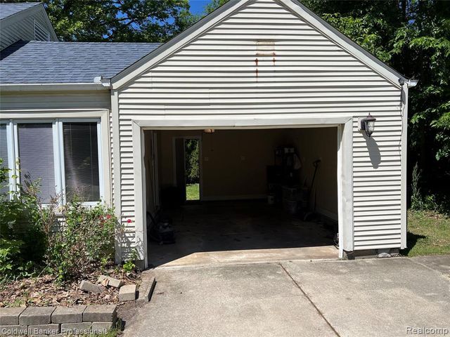 19925 Negaunee, Redford, MI 48240