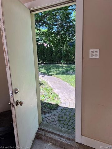 19925 Negaunee, Redford, MI 48240