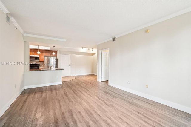 2000 N Bayshore Dr 304, Miami, FL 33137