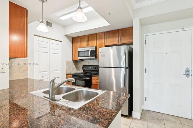 2000 N Bayshore Dr 304, Miami, FL 33137