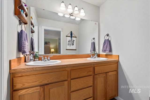 3315 W Acarrera Ct, Meridian, ID 83642