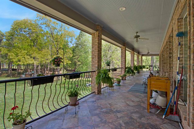 15722 Timberhill Dr, Flint, TX 75762