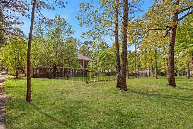 15722 Timberhill Dr, Flint, TX 75762