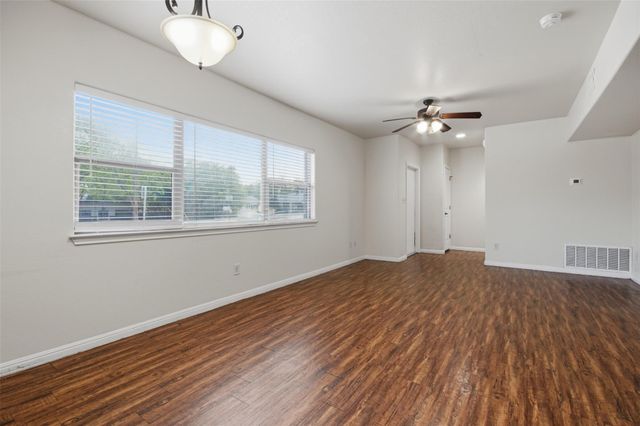 302 W San Antonio ST 101, San Marcos, TX 78666