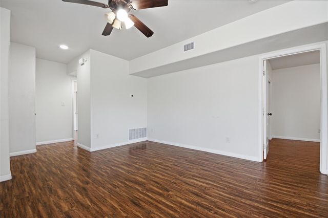302 W San Antonio ST 101, San Marcos, TX 78666