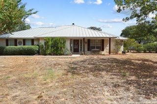 113 S Deer Ridge Dr., La Vernia, TX 78121