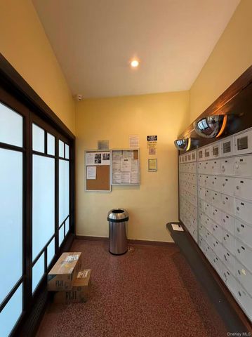 150-40 71st Ave 1K, Kew Garden Hills, NY 11367