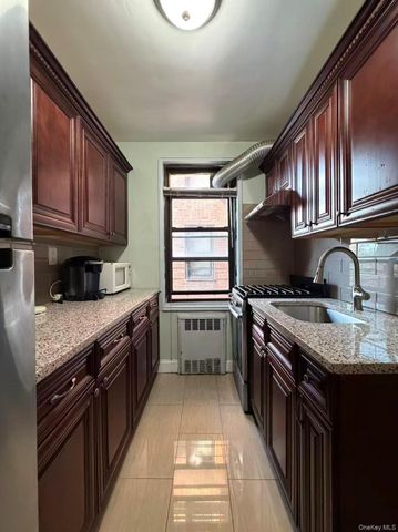 150-40 71st Ave 1K, Kew Garden Hills, NY 11367