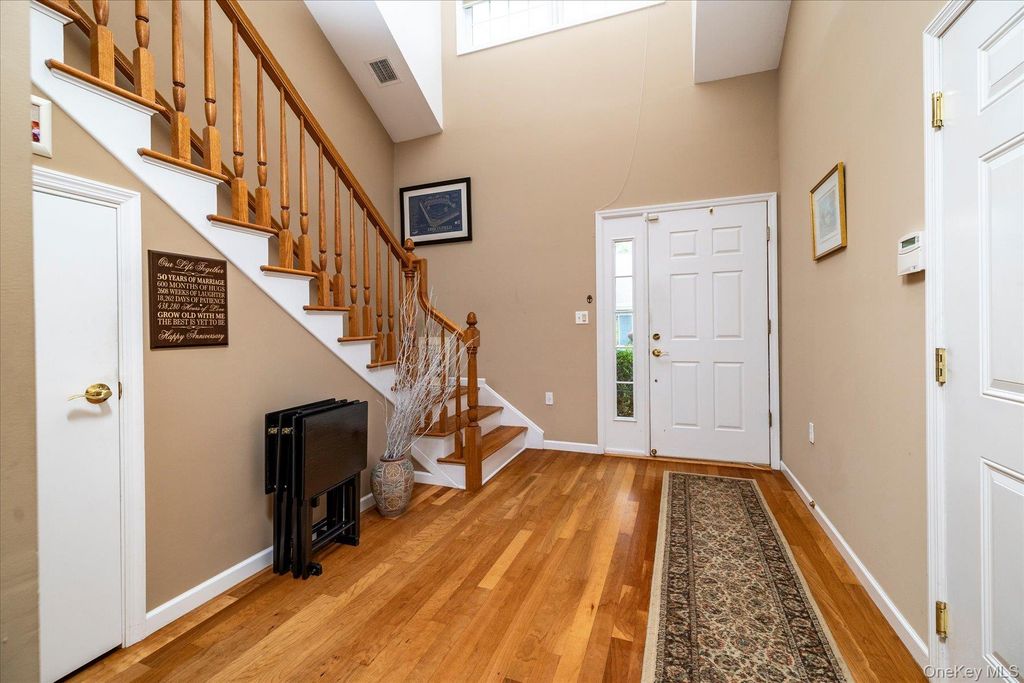 196 Pond View Drive, Port Washington, NY 11050 — photo 2