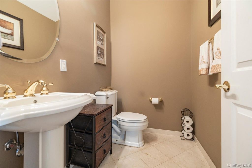 196 Pond View Drive, Port Washington, NY 11050 — photo 3