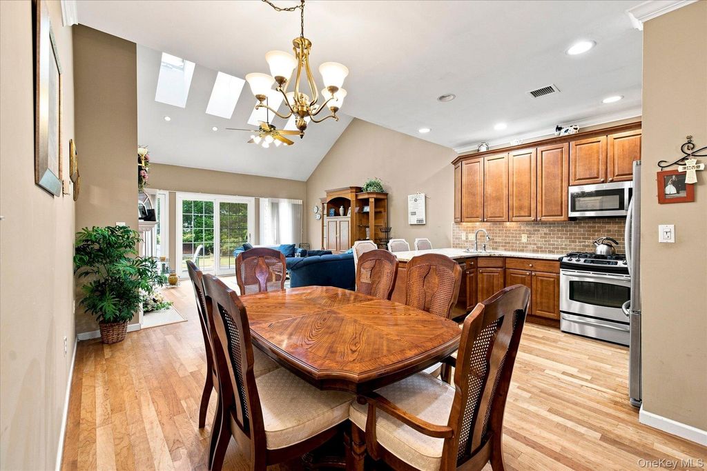 196 Pond View Drive, Port Washington, NY 11050 — photo 5