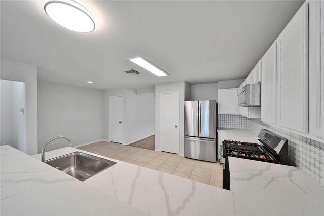 1911 Adobe Stone Drive, Humble, TX 77396