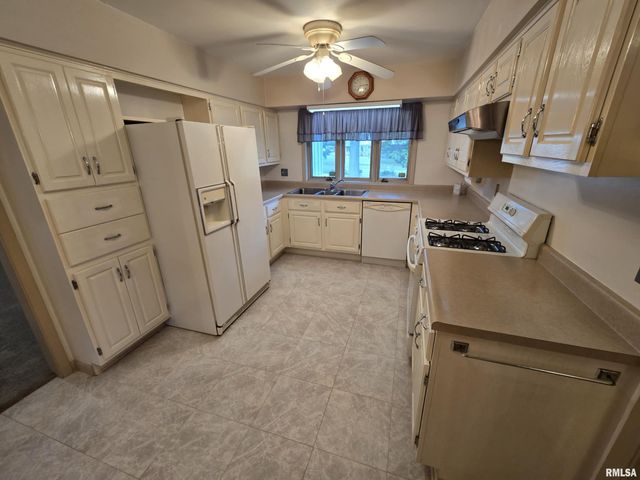 2 Webster Hill Street, Mt Vernon, IL 62864