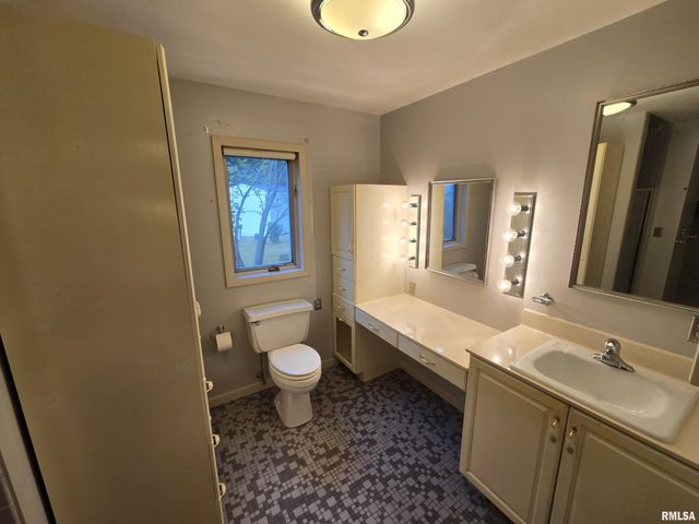 2 Webster Hill Street, Mt Vernon, IL 62864