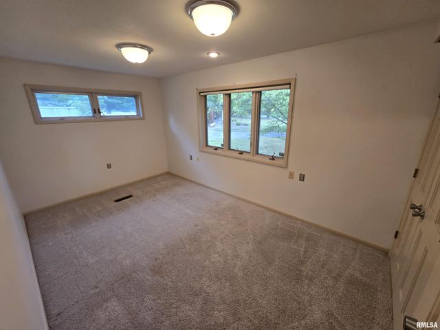 2 Webster Hill Street, Mt Vernon, IL 62864