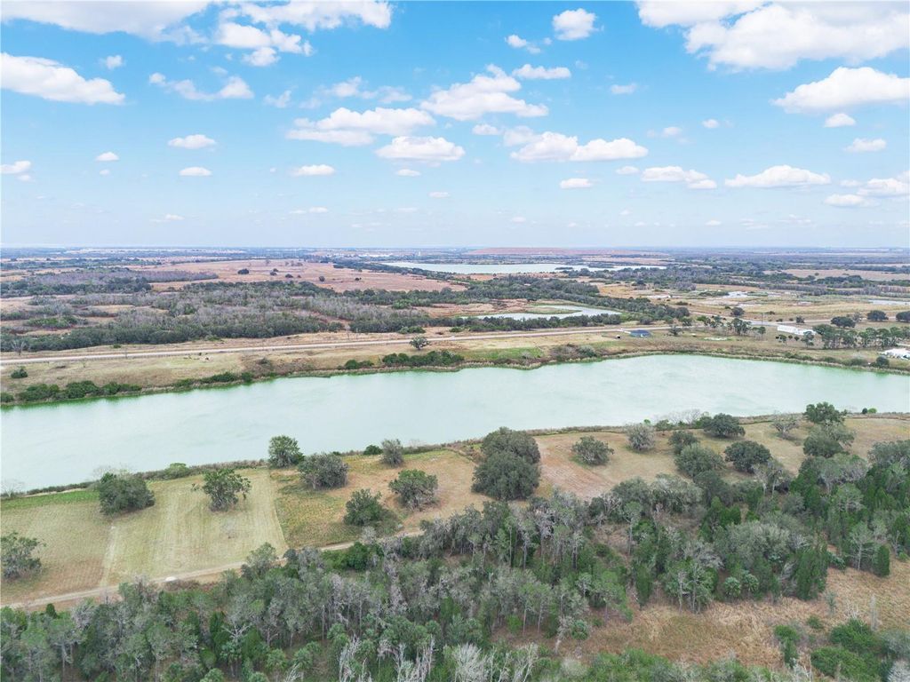 Image 4 of property listing at 10349 COUNTY ROAD 555, Fort Meade, FL 33841