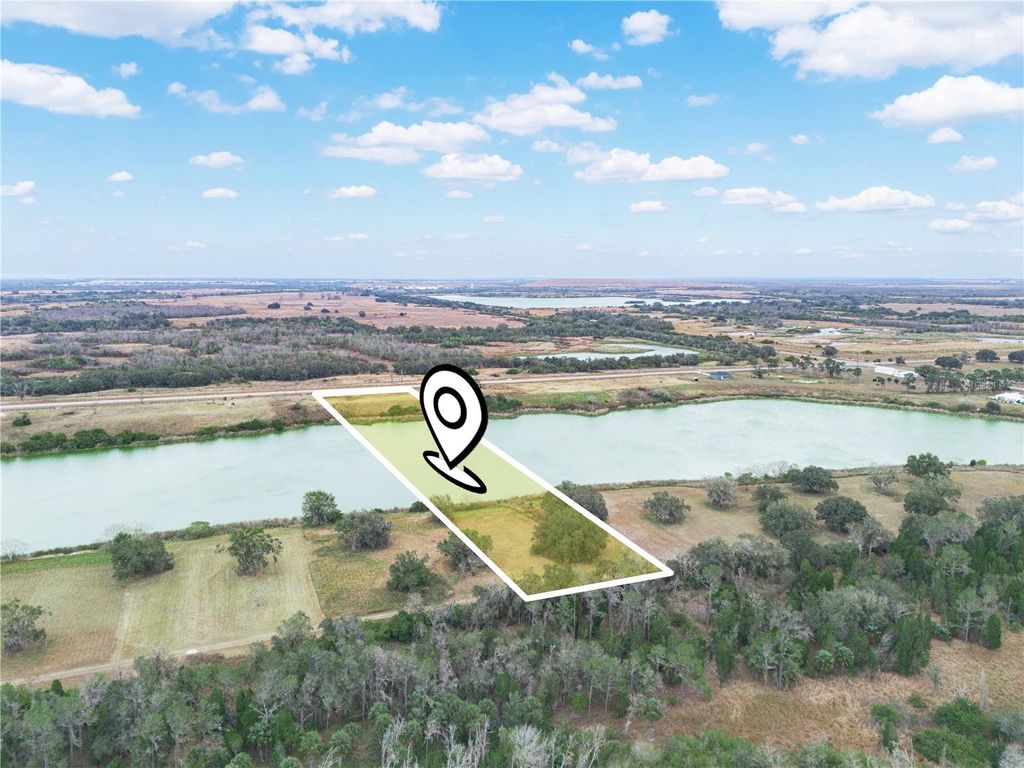 Image 6 of property listing at 10349 COUNTY ROAD 555, Fort Meade, FL 33841