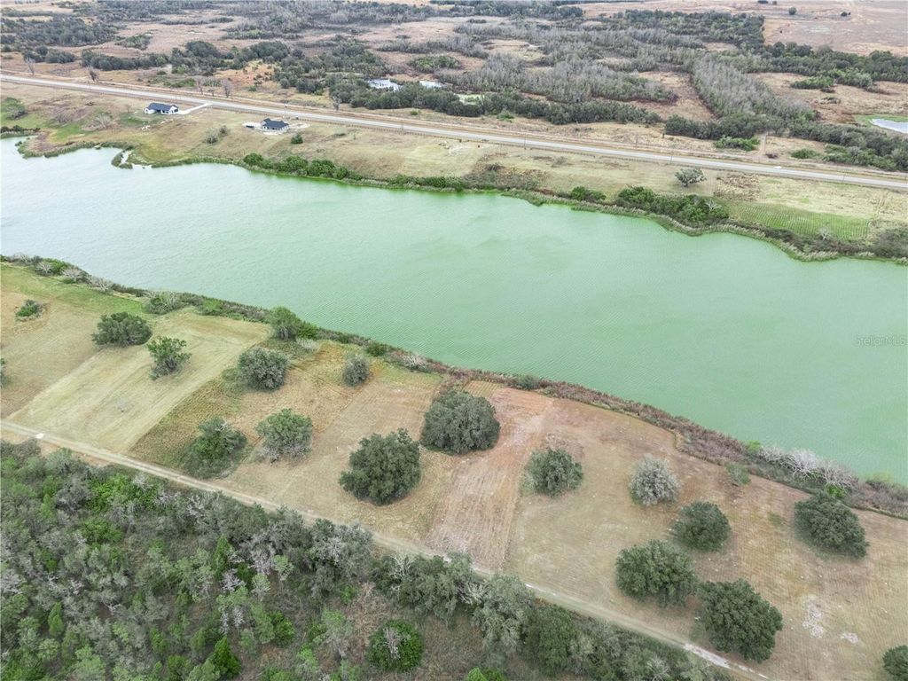 Image 8 of property listing at 10349 COUNTY ROAD 555, Fort Meade, FL 33841