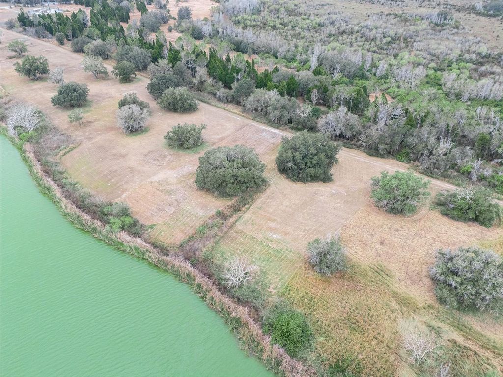 Image 10 of property listing at 10349 COUNTY ROAD 555, Fort Meade, FL 33841