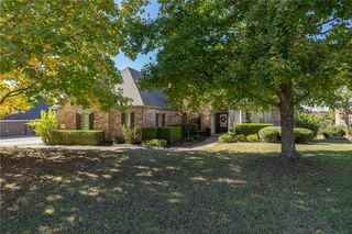2125 N Hartford Drive, Fayetteville, AR 72701
