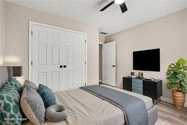 5316 Valley Forest Way, Flowery Branch, GA 30542