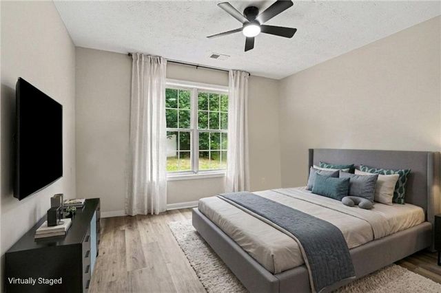 5316 Valley Forest Way, Flowery Branch, GA 30542
