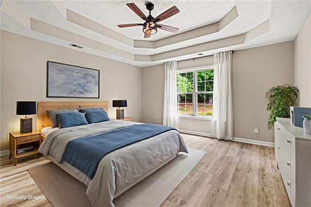 5316 Valley Forest Way, Flowery Branch, GA 30542