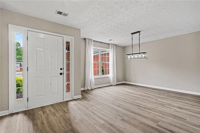 5316 Valley Forest Way, Flowery Branch, GA 30542