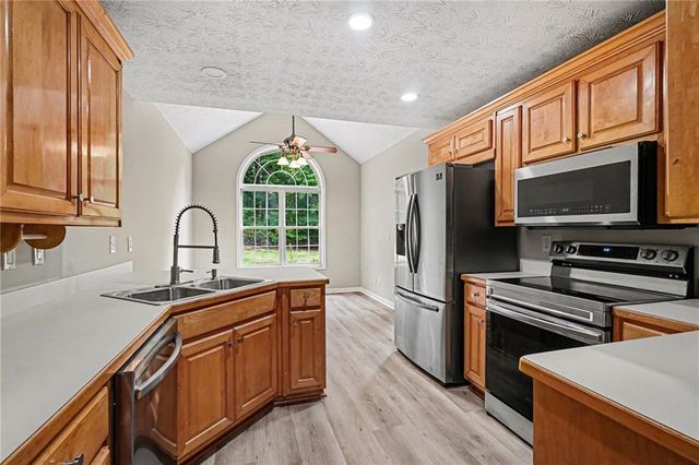 5316 Valley Forest Way, Flowery Branch, GA 30542