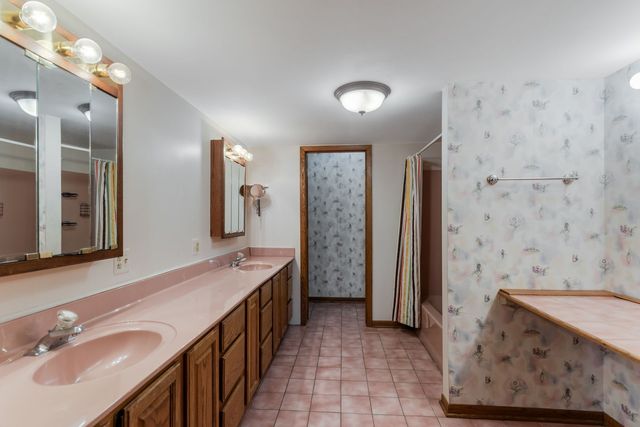 1606 W August Lane, Mchenry, IL 60051