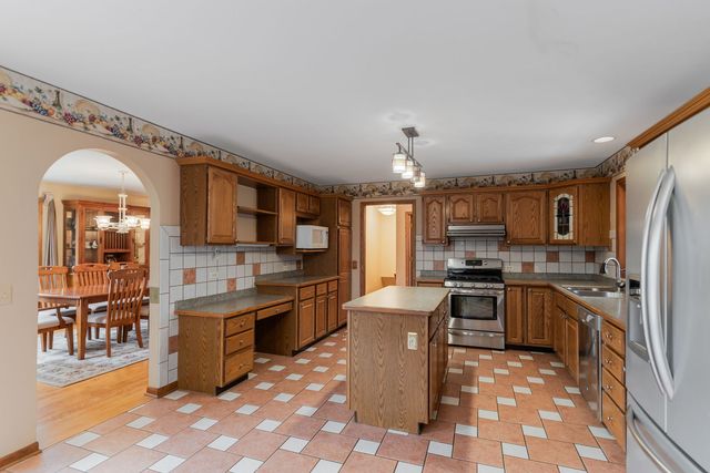 1606 W August Lane, Mchenry, IL 60051