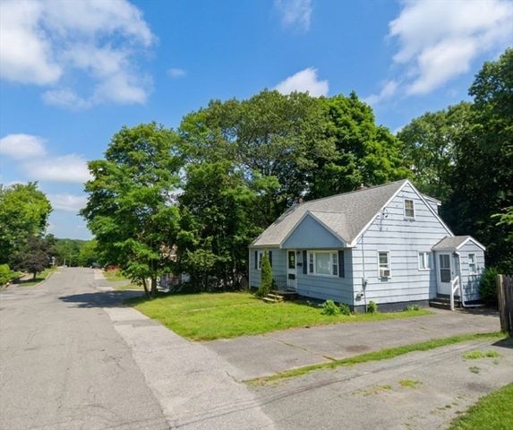 16 Longwood Avenue, Peabody, MA 01960