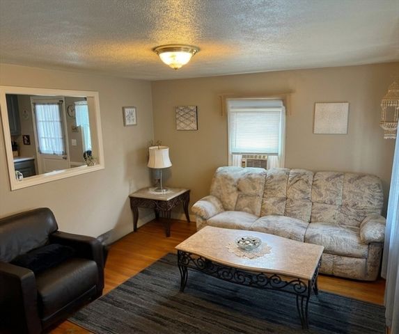 16 Longwood Avenue, Peabody, MA 01960