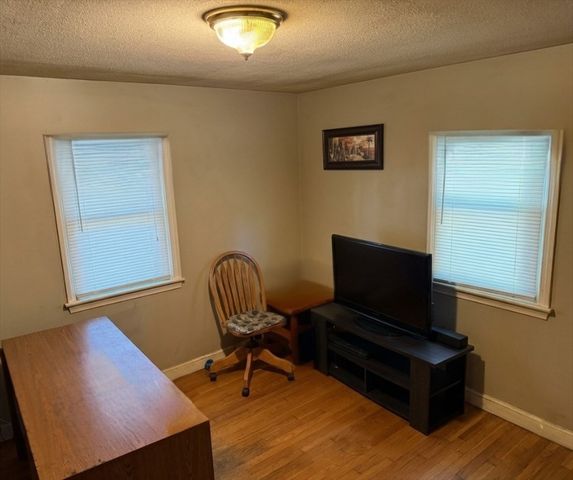 16 Longwood Avenue, Peabody, MA 01960