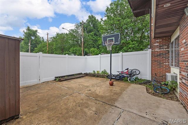 7520 Hazelcrest Drive, Hazelwood, MO 63042