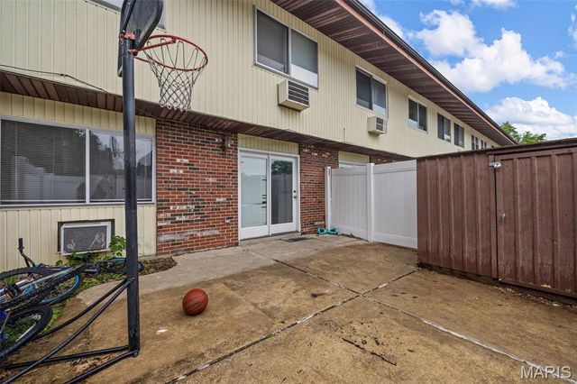 7520 Hazelcrest Drive, Hazelwood, MO 63042