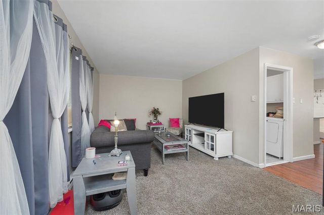 7520 Hazelcrest Drive, Hazelwood, MO 63042